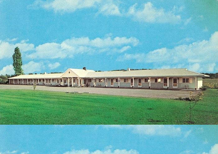 Colonial Motel - Old Postcard Photo